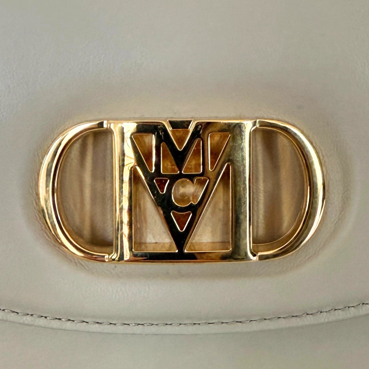 MCM Travia Schoudertas Beige