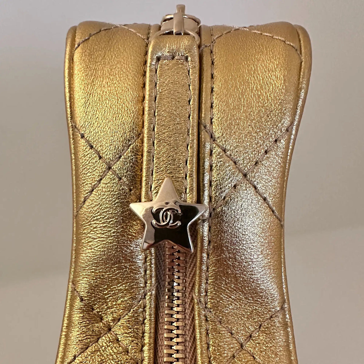 Chanel  Metallic Lammleder Quilted Walk Of Fame Star Bag Gold / neuwertig Chanel