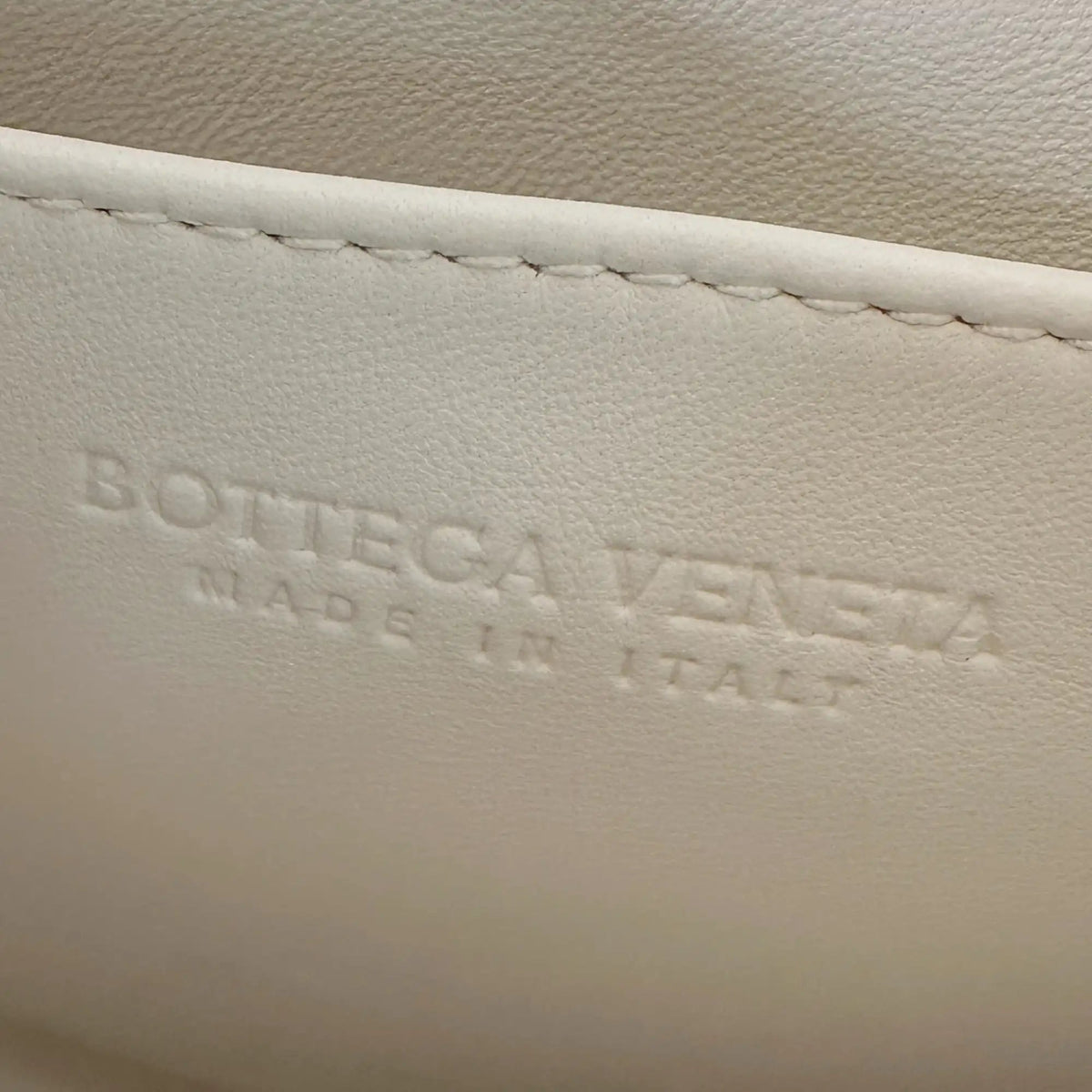 Bottega Veneta East/West Andiamo kleine Tote aus Intrecciato-Leder weiß 2023 / sehr gut Bottega Veneta