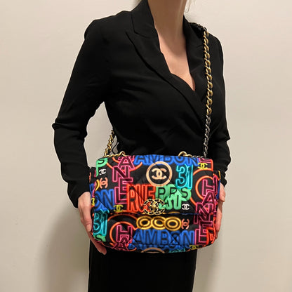 Chanel 19 große Tasche Flap Bag Stoff mehrfarbig Neon Graffiti / sehr gut Chanel