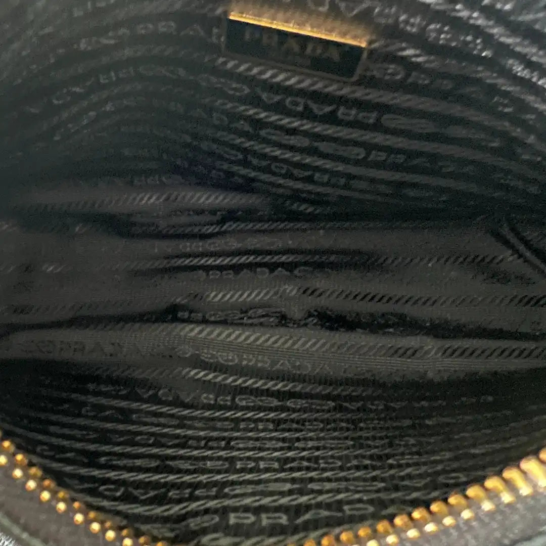 Prada Re-Edition 2005 Handtasche Saffiano Leder schwarz /neuwertig Prada